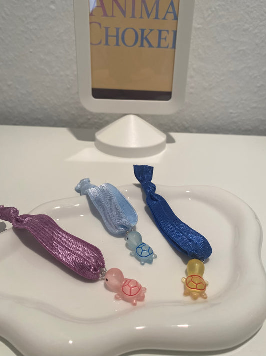 Elastisches Armband mit Schildkrötenanhänger – Hellblau