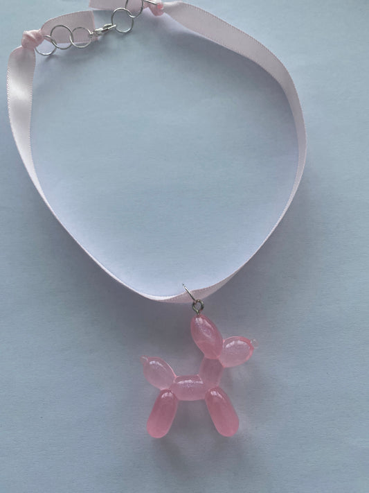 Choker mit Ballonhund Anhänger in rosafarben
