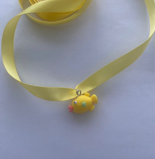 Choker con ciondolo pesciolino
