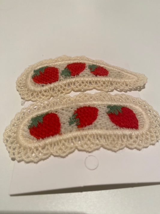 Erdbeere Zitronen und Kirschen Haarspangen Set – 3 Paare bestickte Clips Coquette Cottagecore Vintage Handmade Geschenk für Mädchen & Frauen