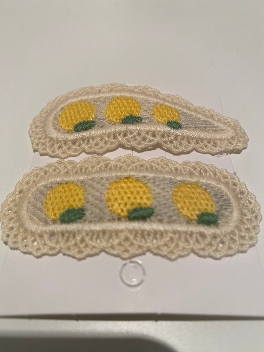 Erdbeere Zitronen und Kirschen Haarspangen Set – 3 Paare bestickte Clips Coquette Cottagecore Vintage Handmade Geschenk für Mädchen & Frauen